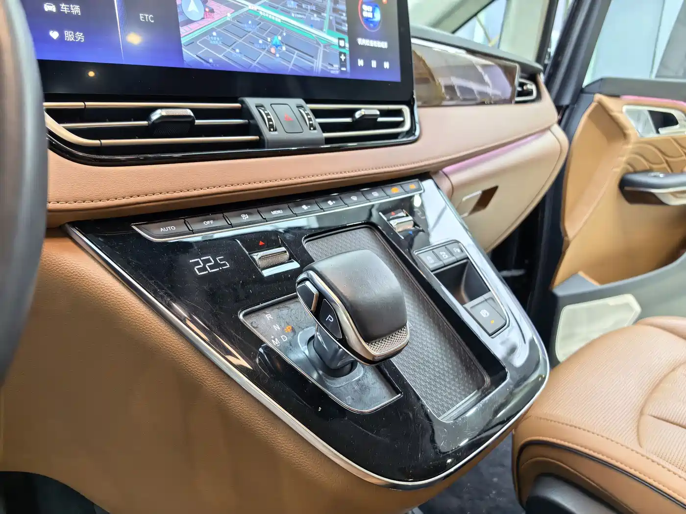 Hongqi HQ9 2023 2.0T Smart Connect Flagship фото 8