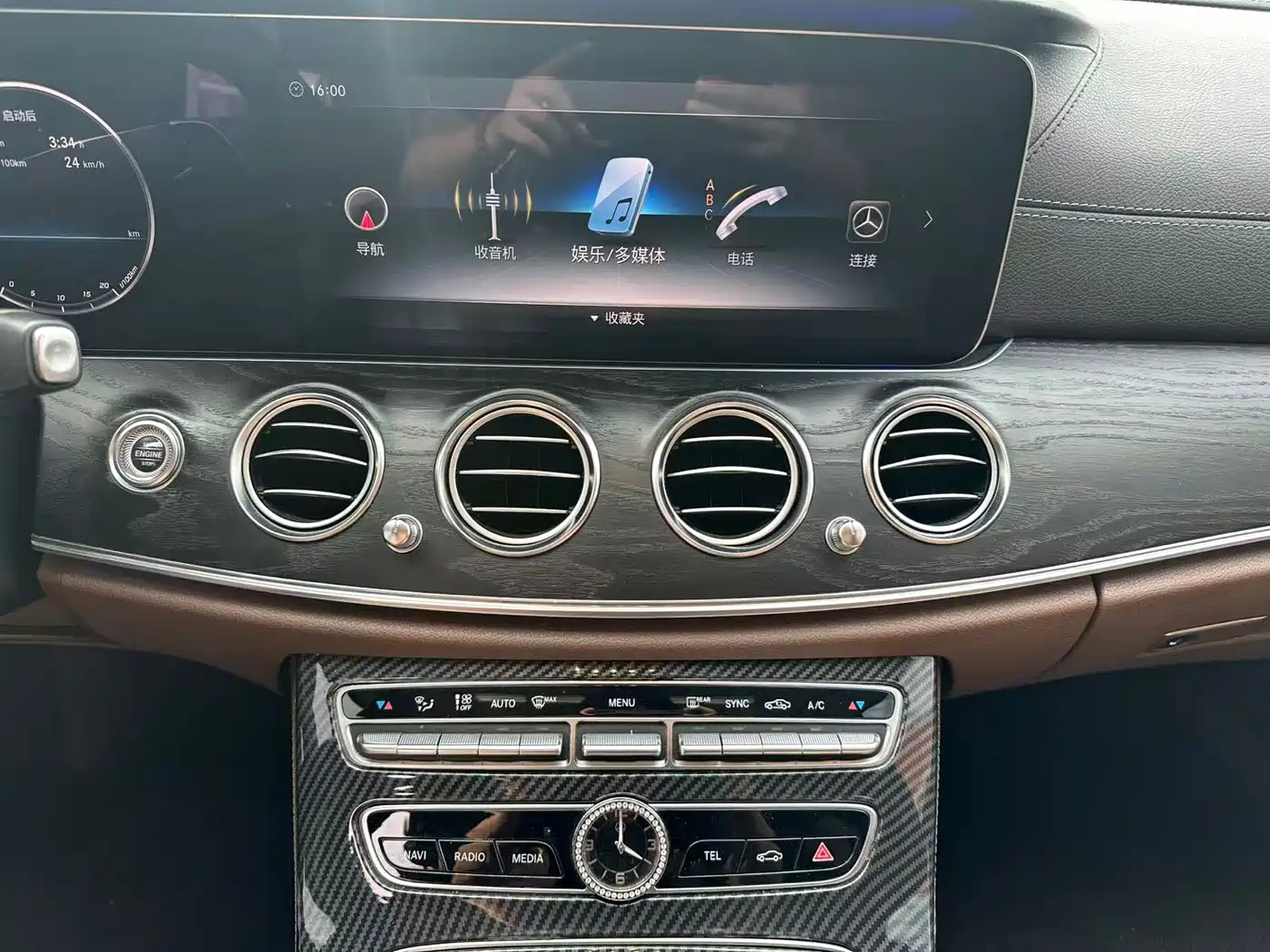 Mercedes-Benz E-Class 2016 E 200 L Sport Type фото 14