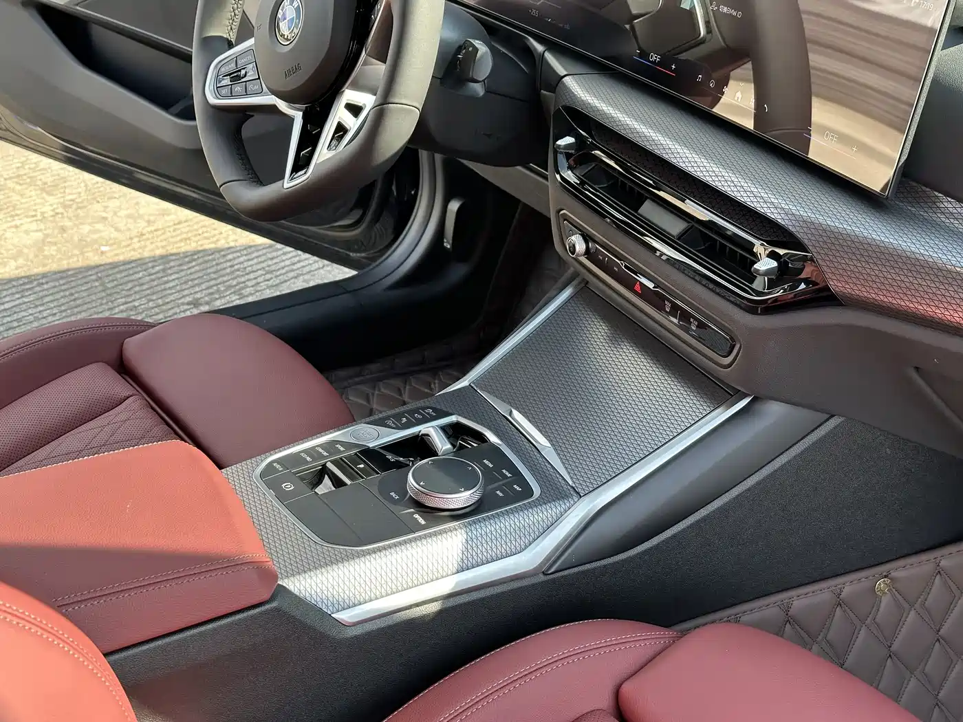 BMW 3 Series 2025 330Li M Sport Night Edition фото 9