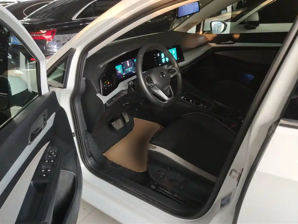 Volkswagen Golf 2023 Facelift 280TSI DSG Pro фото 16