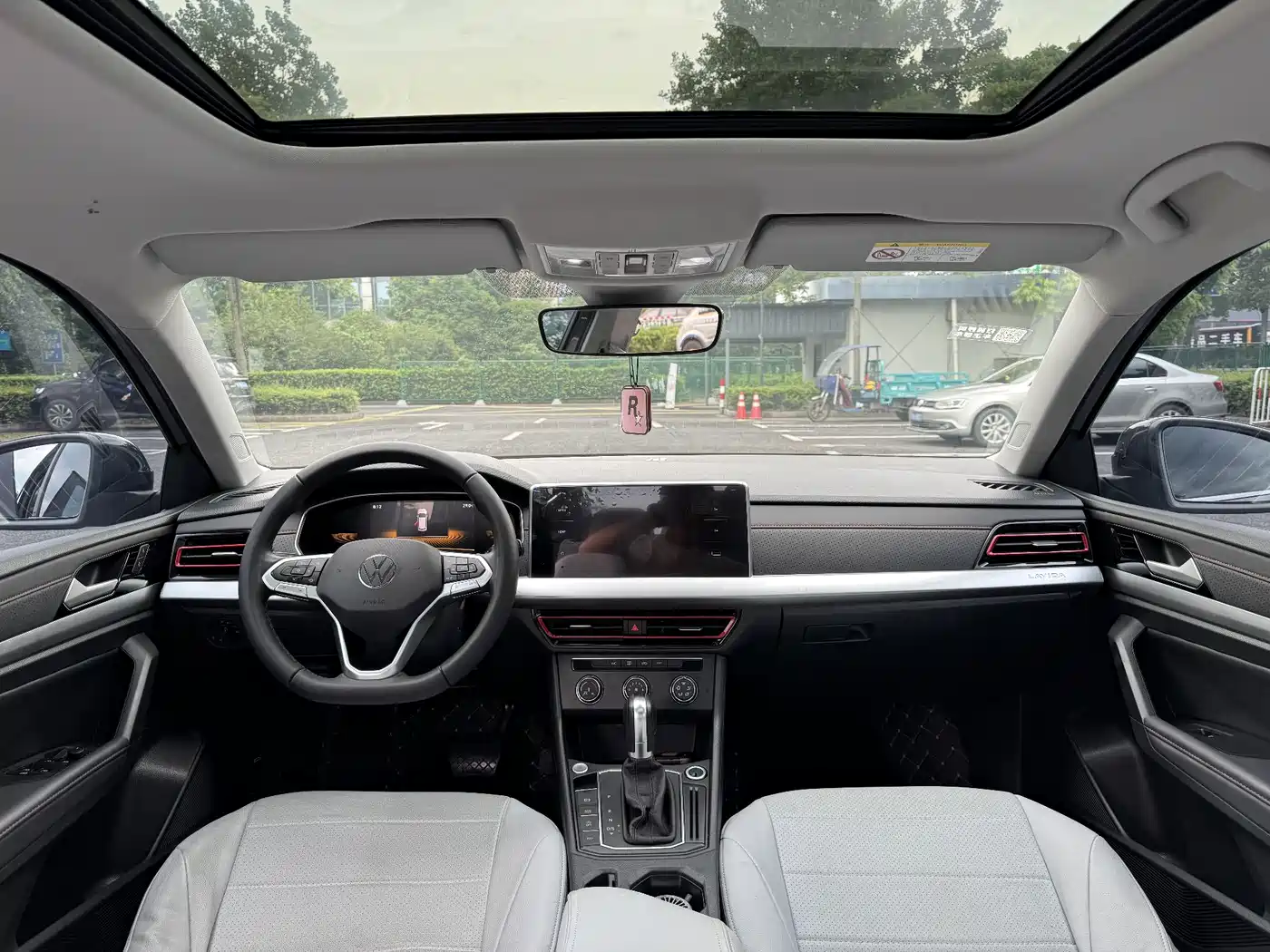 Volkswagen Lavida 2023 300TSI DSG Starlight Full Comfort Edition фото 8