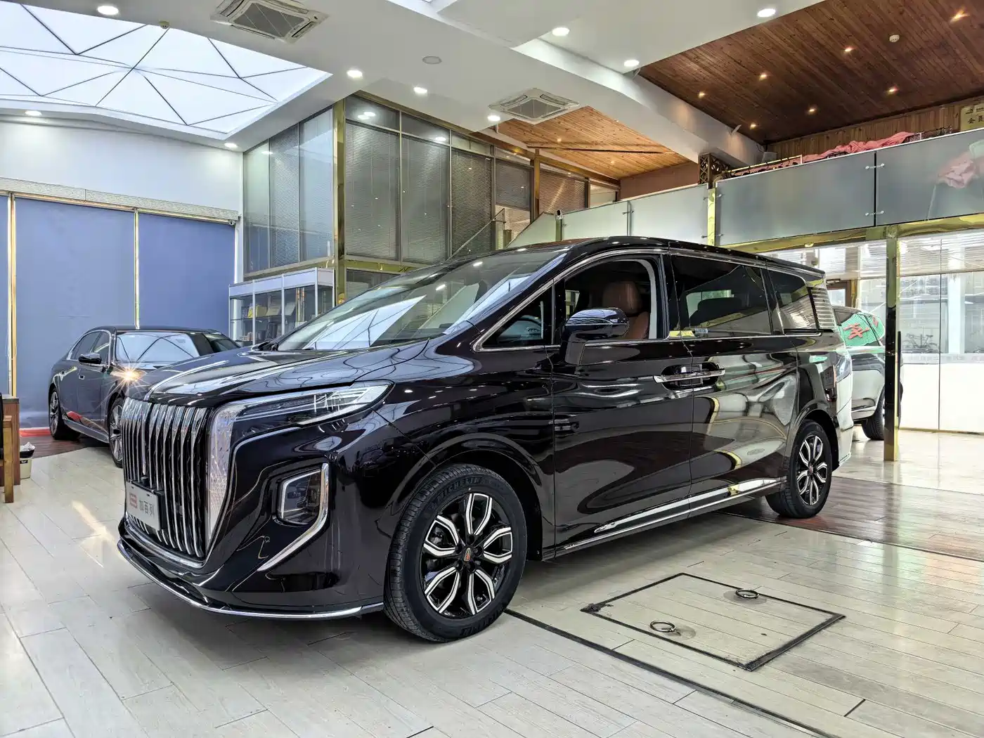 Hongqi HQ9 2023 2.0T Smart Connect Flagship