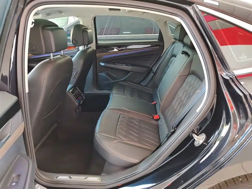 Volkswagen Passat 2021 Model 380TSI Luxury Edition фото 17