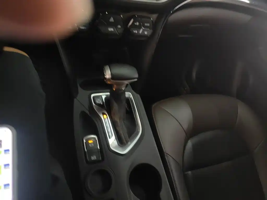 GAC Trumpchi Trumpchi GS4 2016 235T G-DCT Luxury Edition фото 14