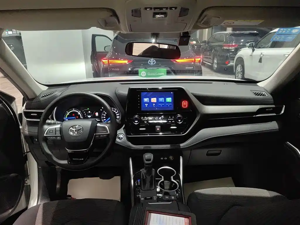TOYOTA HIGHLANDER