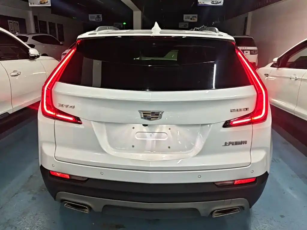 صورة 6 - Cadillac XT4