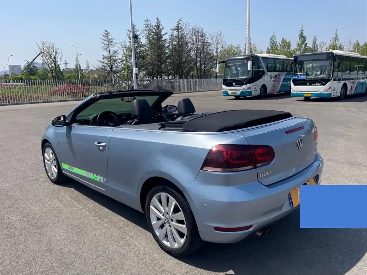Volkswagen Golf (Import) 2012 1.4TSI Luxury Convertible Edition фото 4
