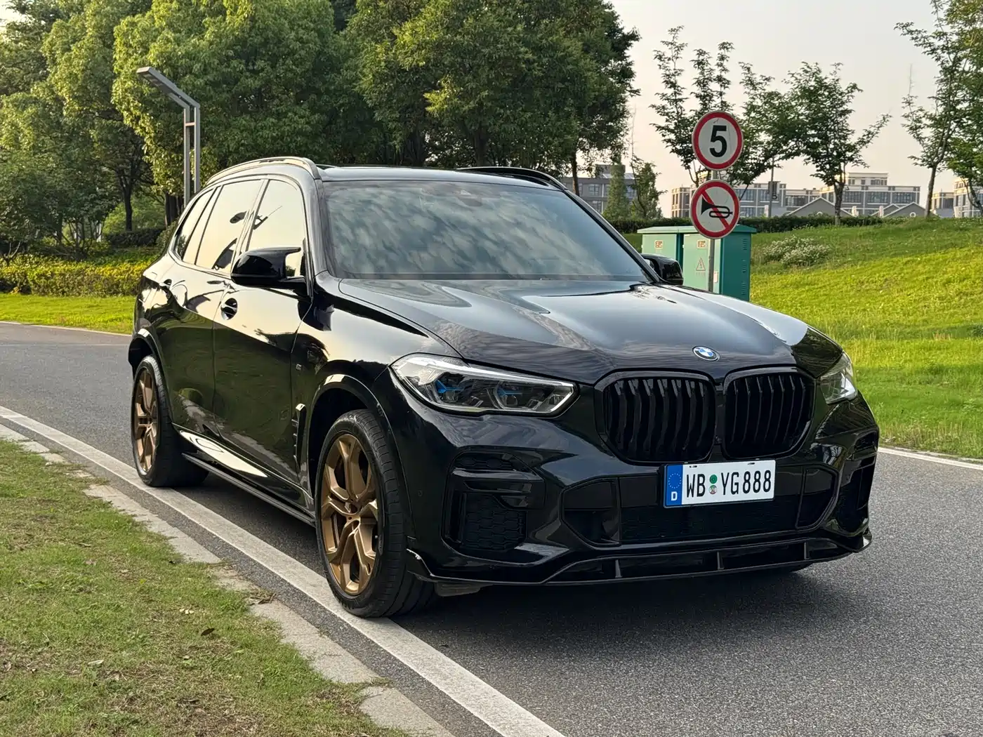 BMW X5 2022 Model xDrive 40Li M Sport Package фото 3