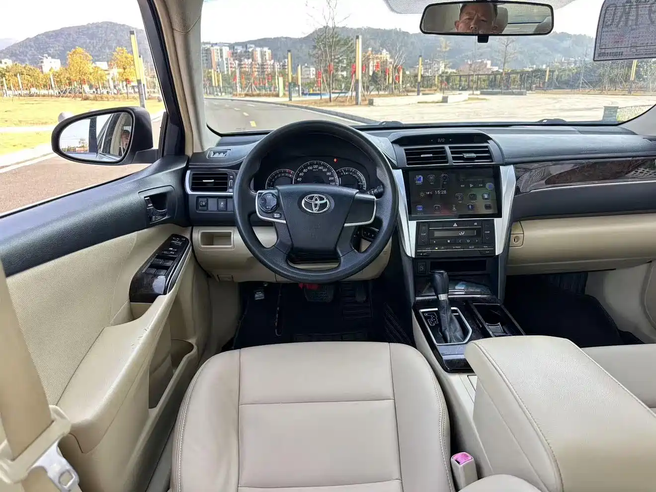 Toyota Camry 2016 2.0E 10th Anniversary Elite Edition фото 17