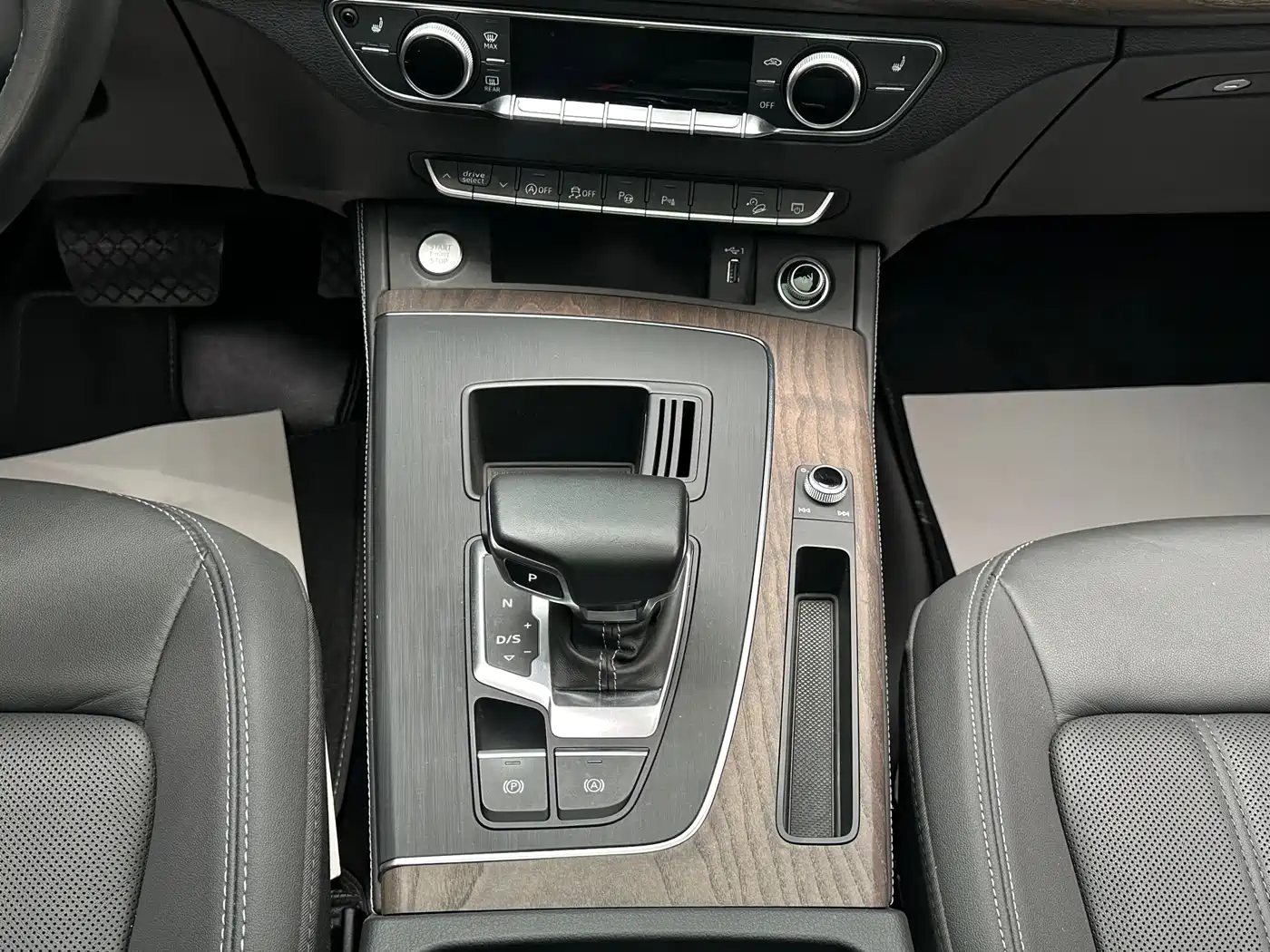 Audi Q5L 2023 40T Luxury Elegance фото 12