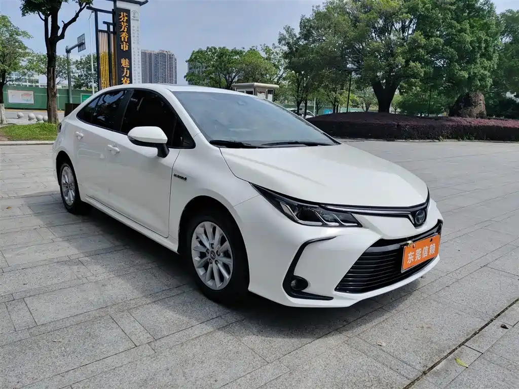 Toyota Corolla 2021 Hybrid 1.8L E-CVT Elite Edition фото 2