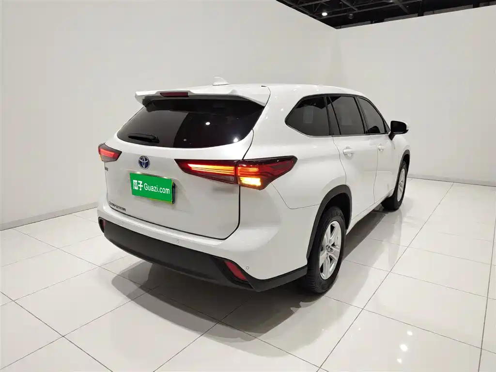 TOYOTA HIGHLANDER