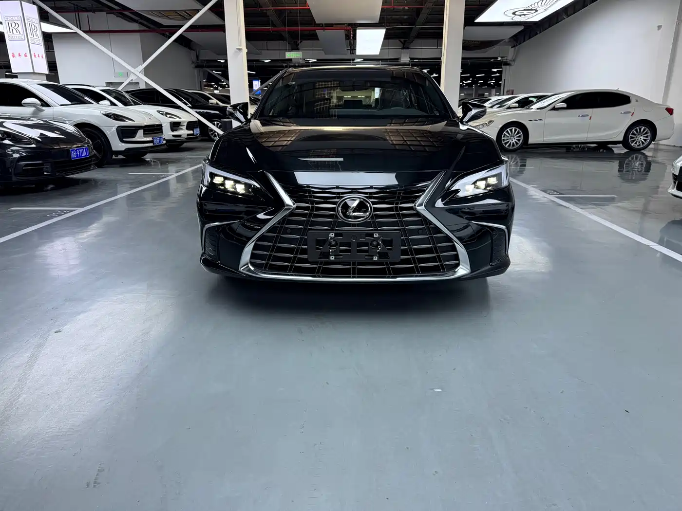 Lexus ES 2025 200 Ultimate Edition фото 2
