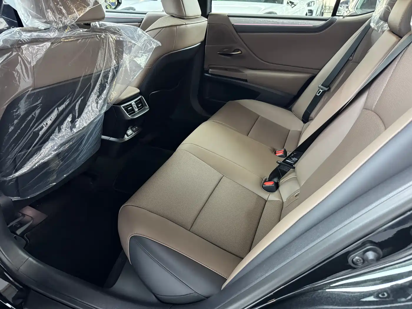 Lexus ES 2025 200 Ultimate Edition фото 6