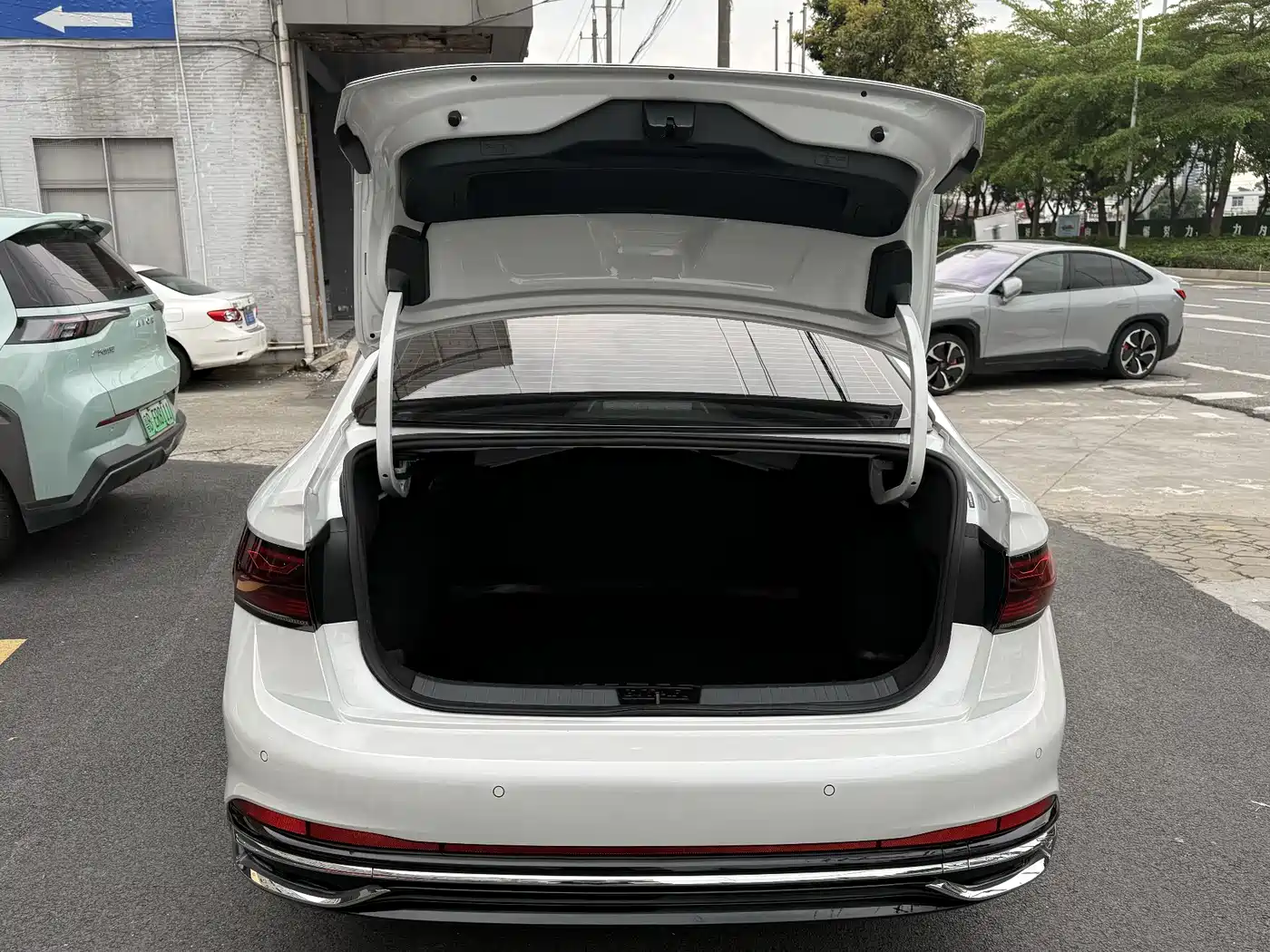 Volkswagen Sagitar 2023 300TSI DSG Excellence Edition фото 10