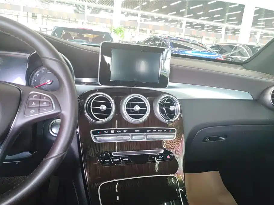 Mercedes-Benz GLC 2019 GLC 260 L 4MATIC Luxury фото 13