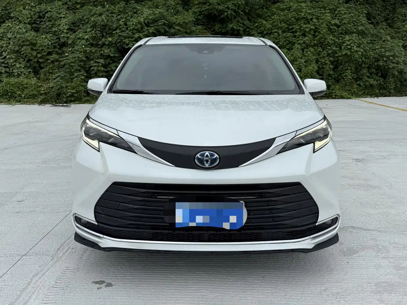 Toyota Sienna 2023 2.5L Hybrid Comfort Edition фото 2