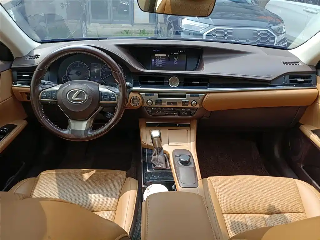 Lexus ES 2015 200 Elite Edition фото 3