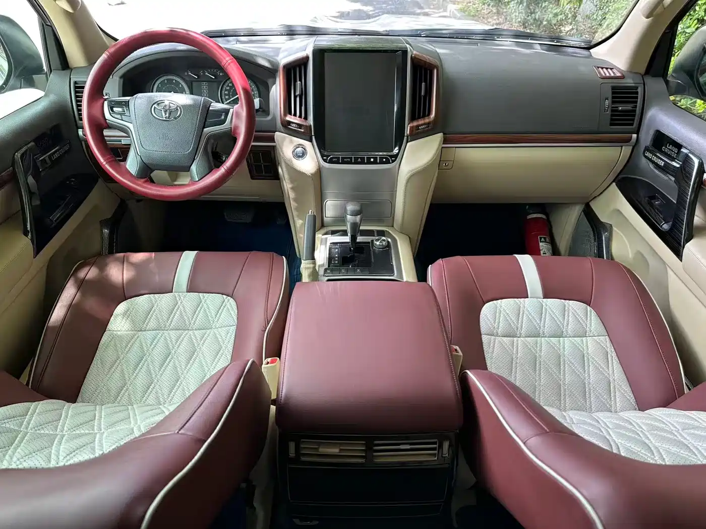 Toyota Land Cruiser (Import) 2015 4.0L V6 Middle East Low Configuration Edition фото 5