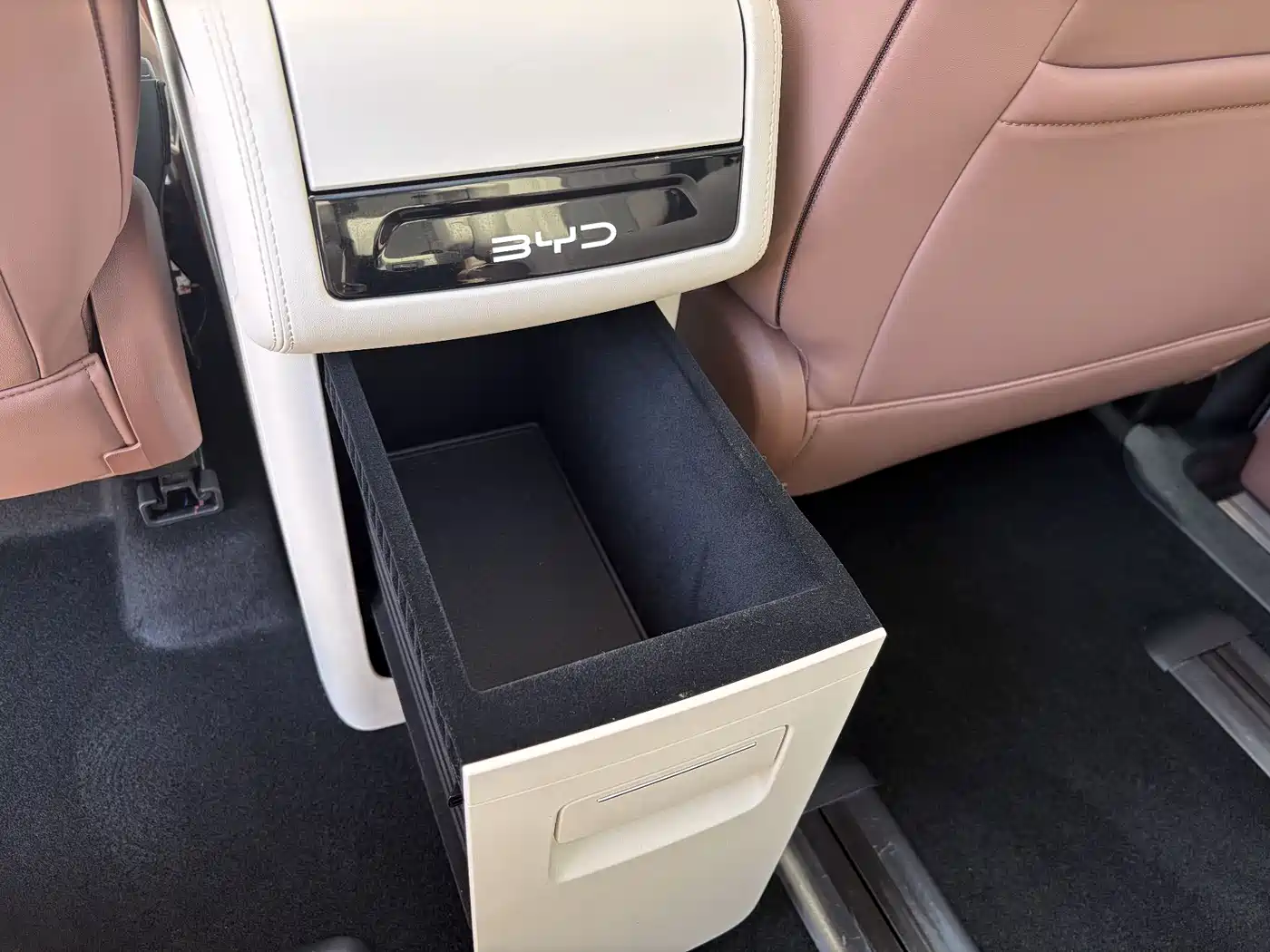 BYD Xia 2025 DM-i 1.5T 100km Leading Edition фото 14