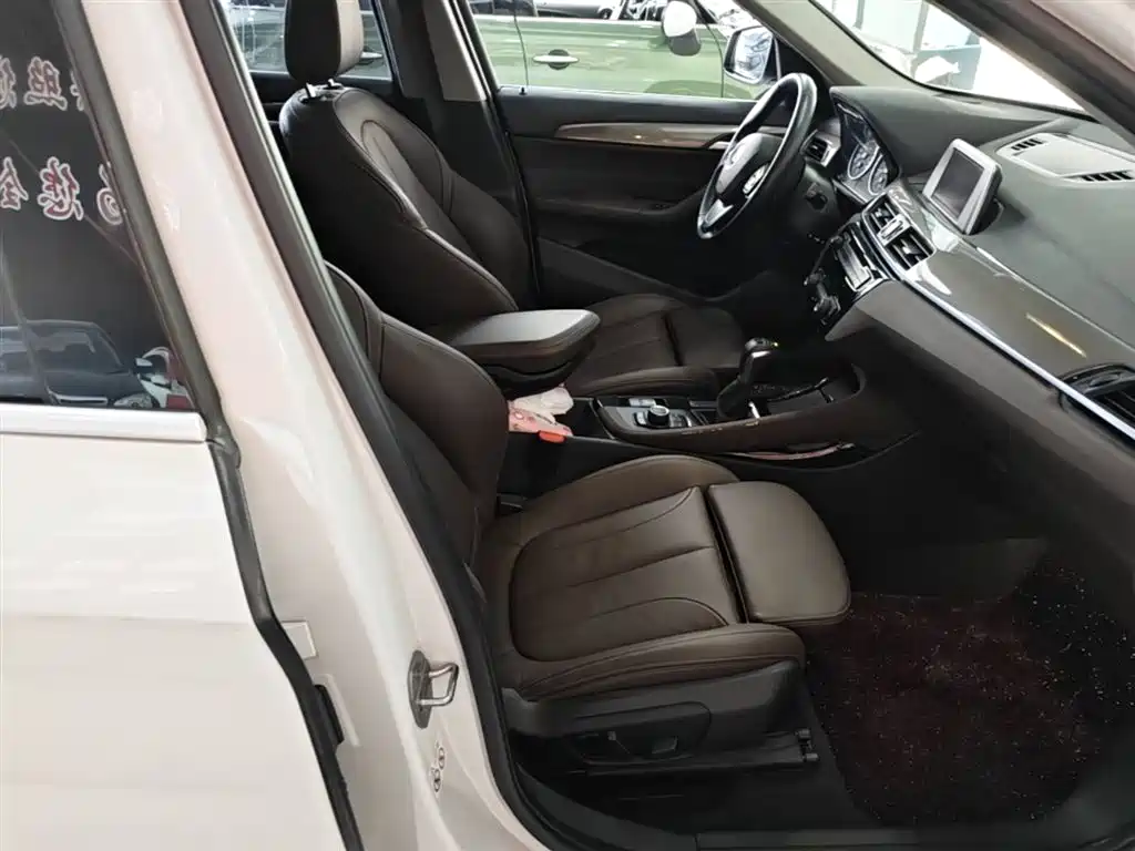 BMW X1 2018 sDrive18Li Premium Model фото 25