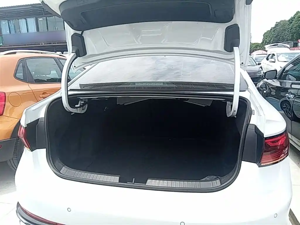 Volkswagen Sagitar 2023 300TSI DSG Surpassing Edition фото 19