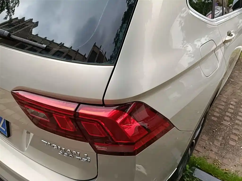 Volkswagen Tiguan L 2017 330TSI Automatic 2WD Luxury Edition фото 8