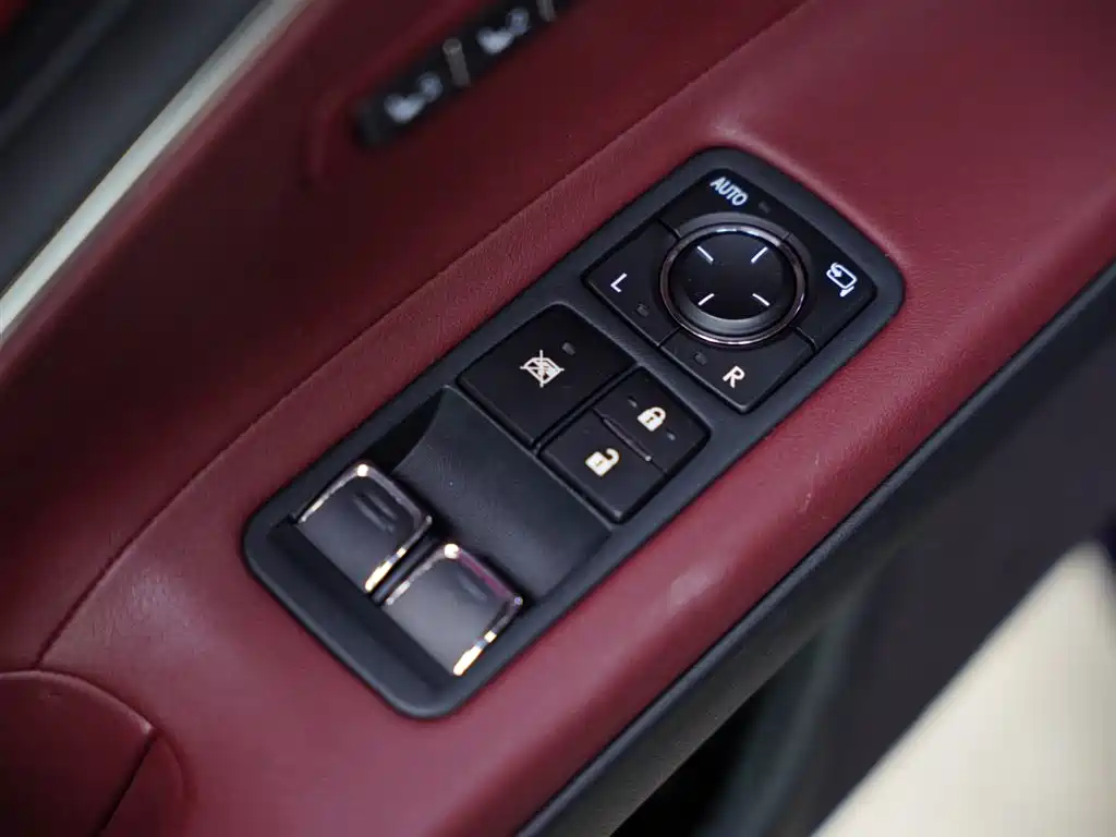 Lexus LC 2018 500h Sport Edition фото 34