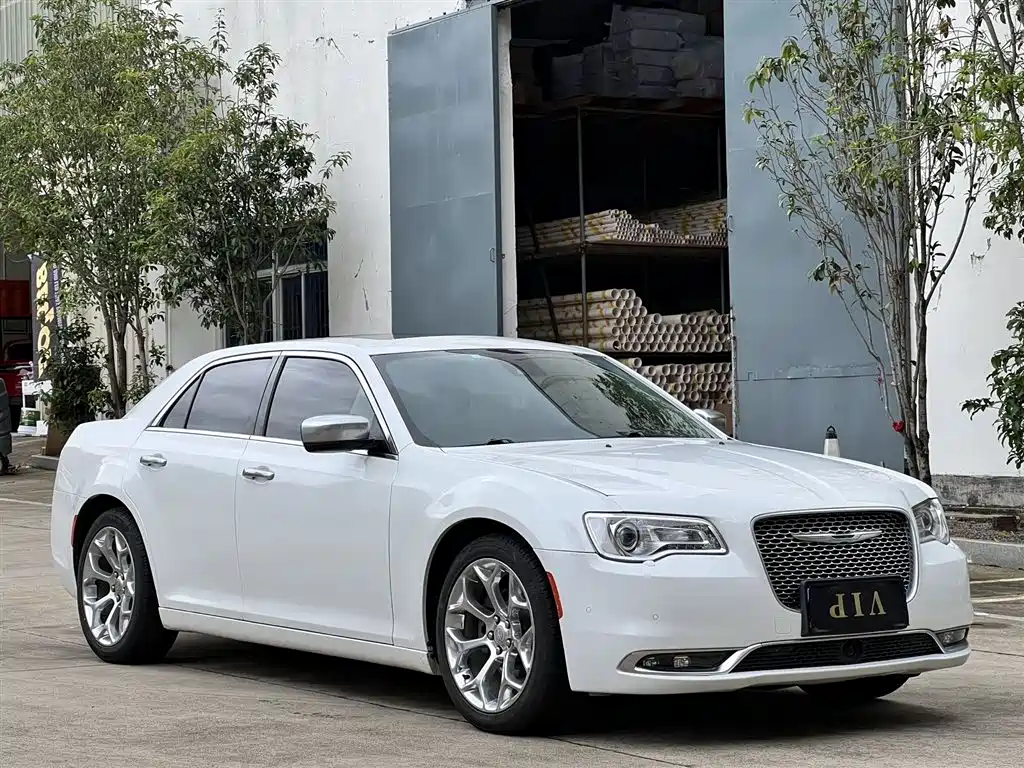 Chrysler 300C (Import) 2016 3.0L Beyond Edition фото 3