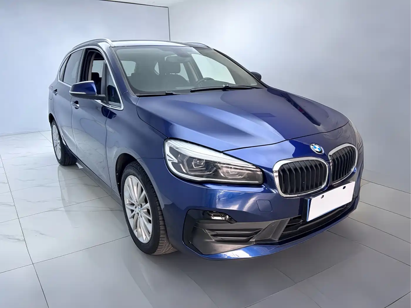 BMW 2 Series Touring 2018 218i Luxury Line фото 3