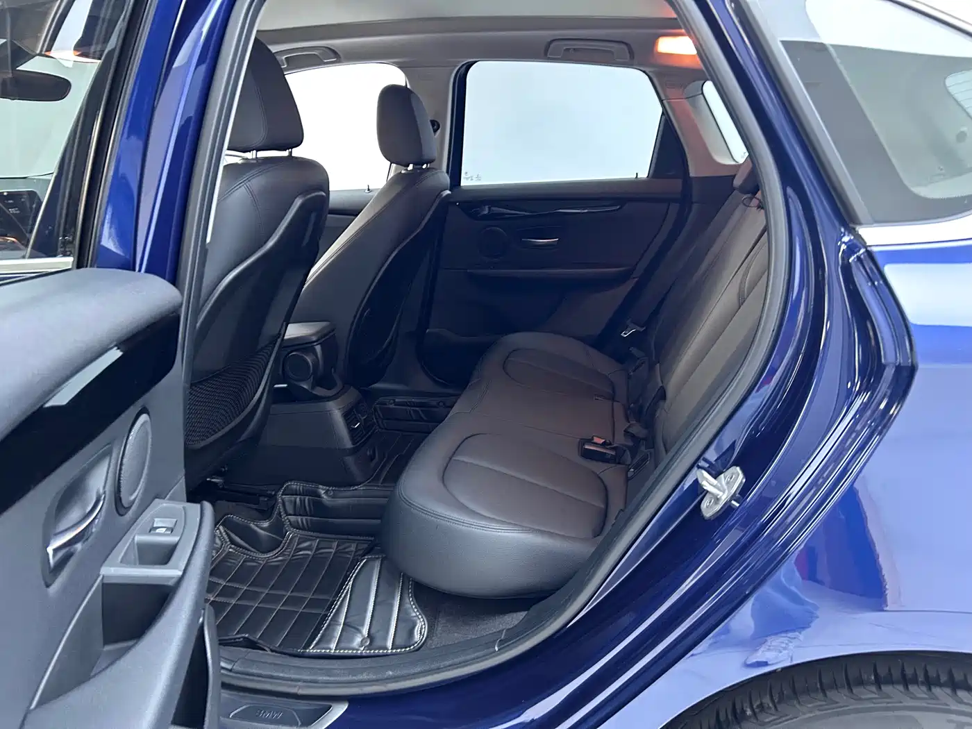 BMW 2 Series Touring 2018 218i Luxury Line фото 9