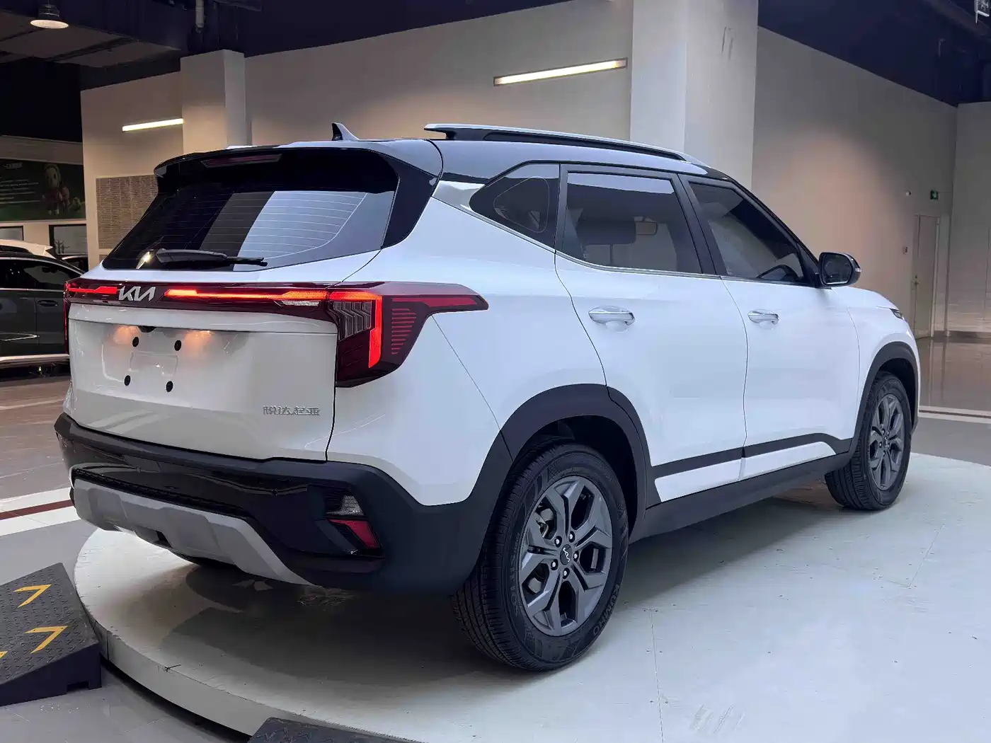 Kia Seltos 2023 1.5L CVT Luxury Edition фото 5