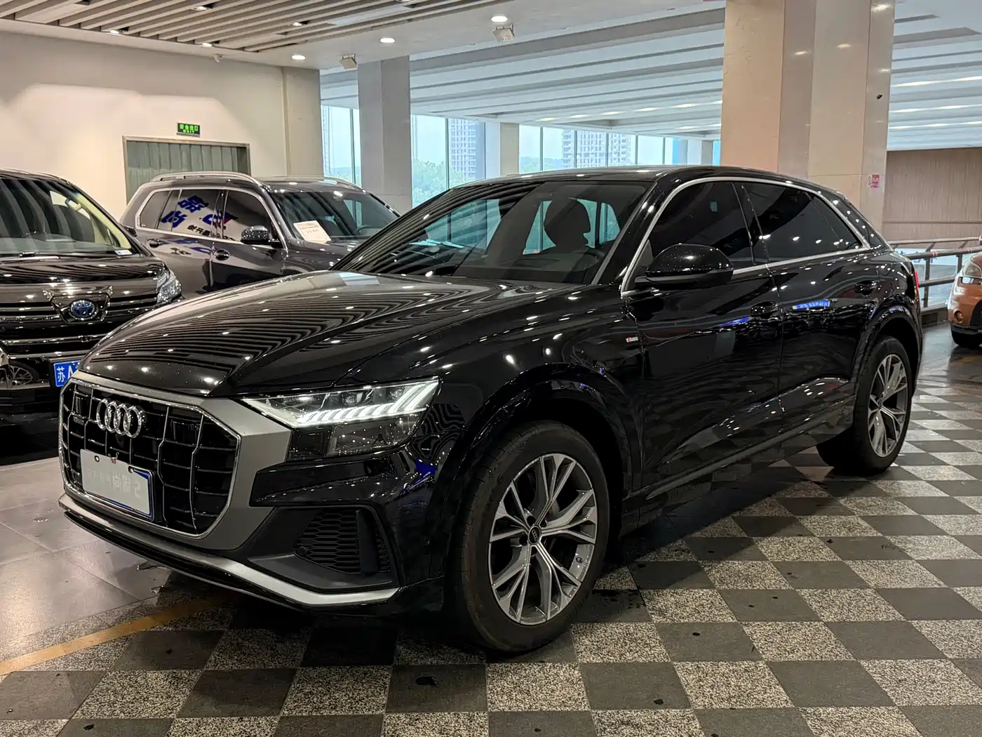 Audi Q8 2024 2023 55 TFSI Luxury Sport