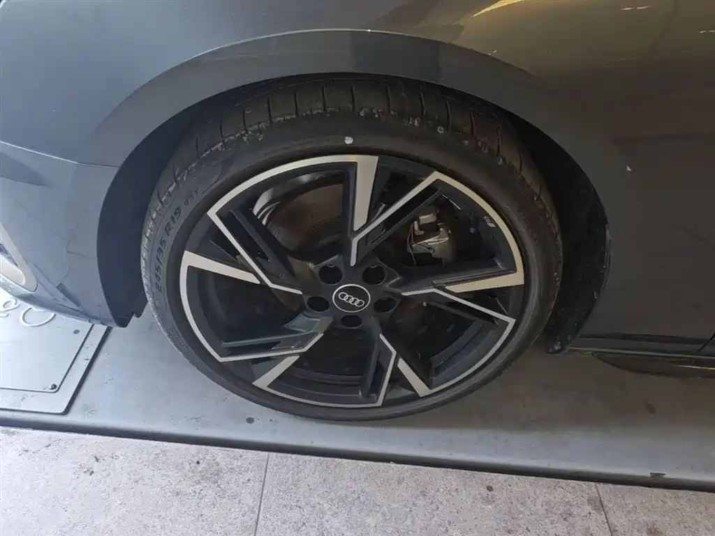 Audi A4L 2024 40 TFSI quattro RS Kit Speed Edition фото 23