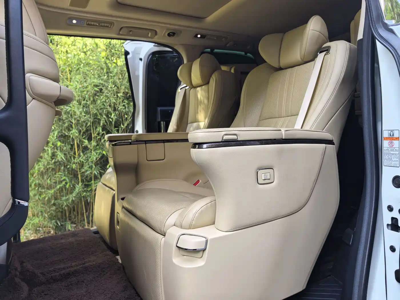 Toyota Alphard 2021 Hybrid 2.5L Premium фото 21