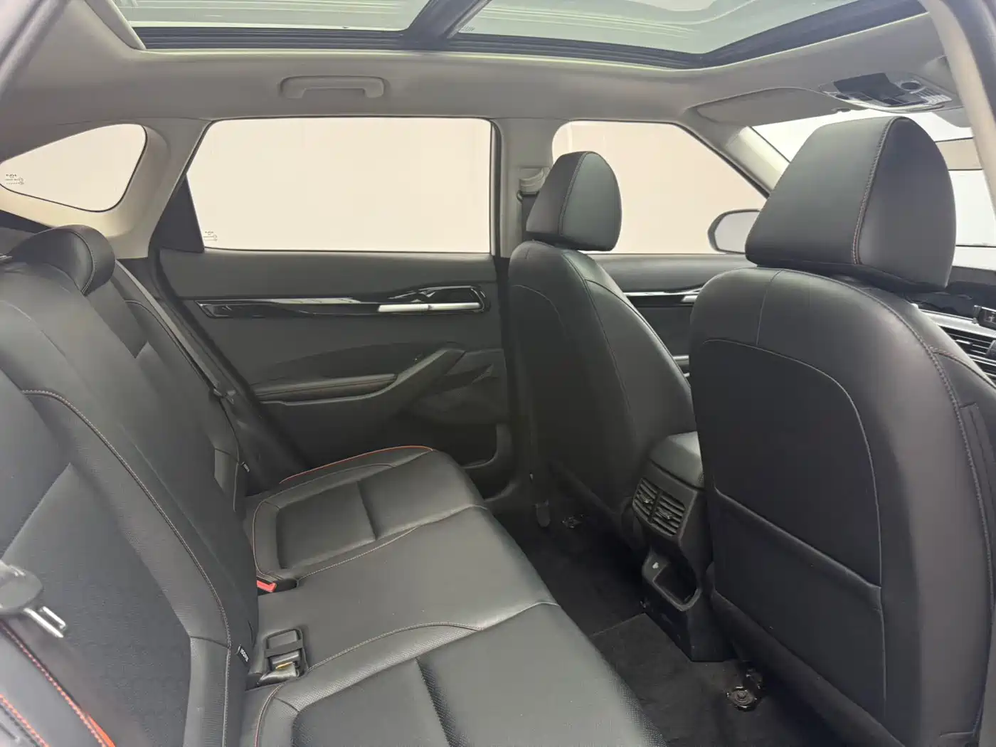 Kia Seltos 2023 1.5L CVT Premium Edition фото 8