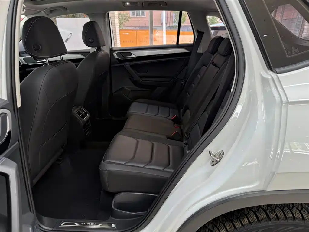 Volkswagen Tayron 2022 280TSI 2WD Luxury Smart Connect Edition фото 13