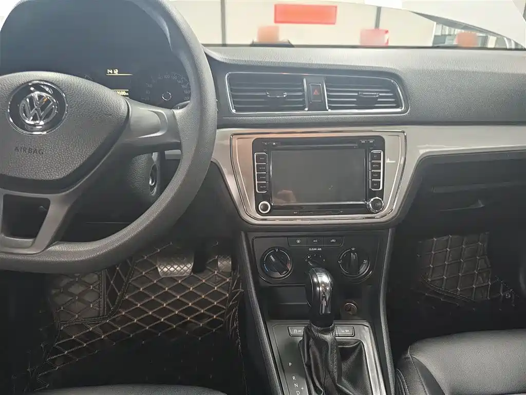 Volkswagen Lavida Tour 2015 1.6L Automatic Trend Edition фото 10