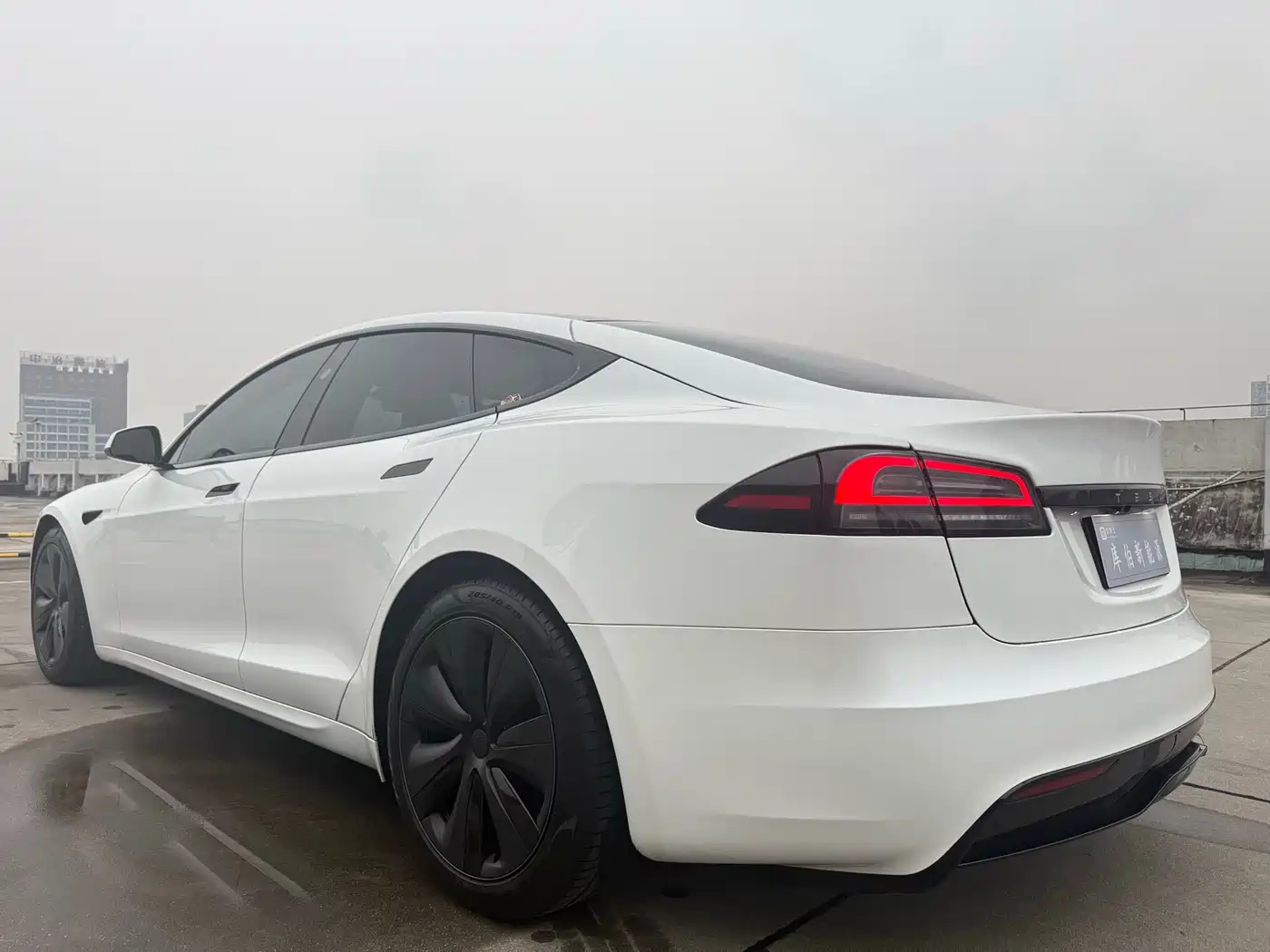 TESLA MODEL S
