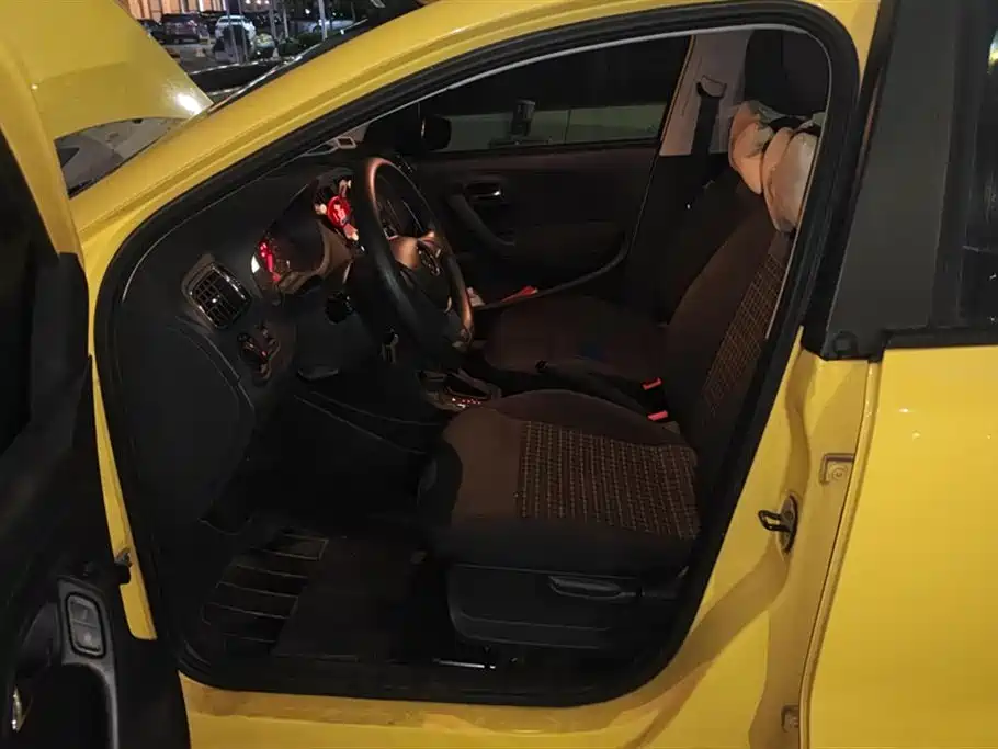 Volkswagen Polo 2014 1.6L Automatic Comfort Edition фото 9