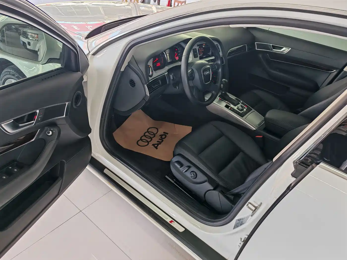 Audi A6L 2011 2.0 TFSI Automatic Comfort фото 7