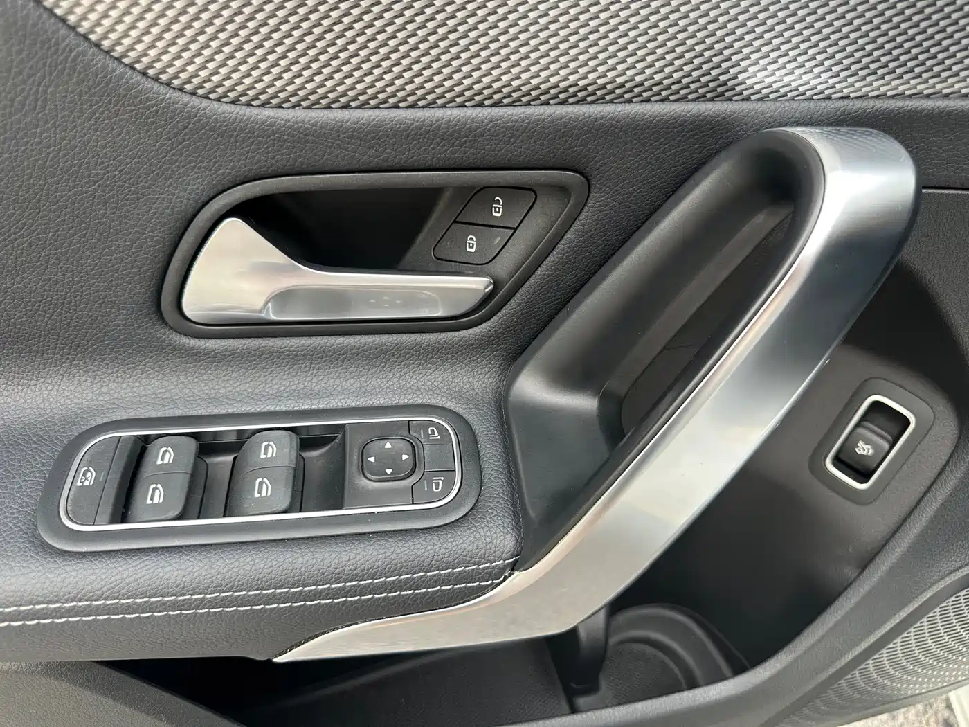 Mercedes-Benz A-Class 2022 A 180 L фото 19