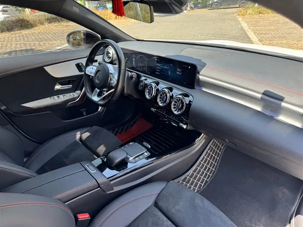 Mercedes-Benz CLA (Import) 2023 CLA 200 4MATIC фото 2