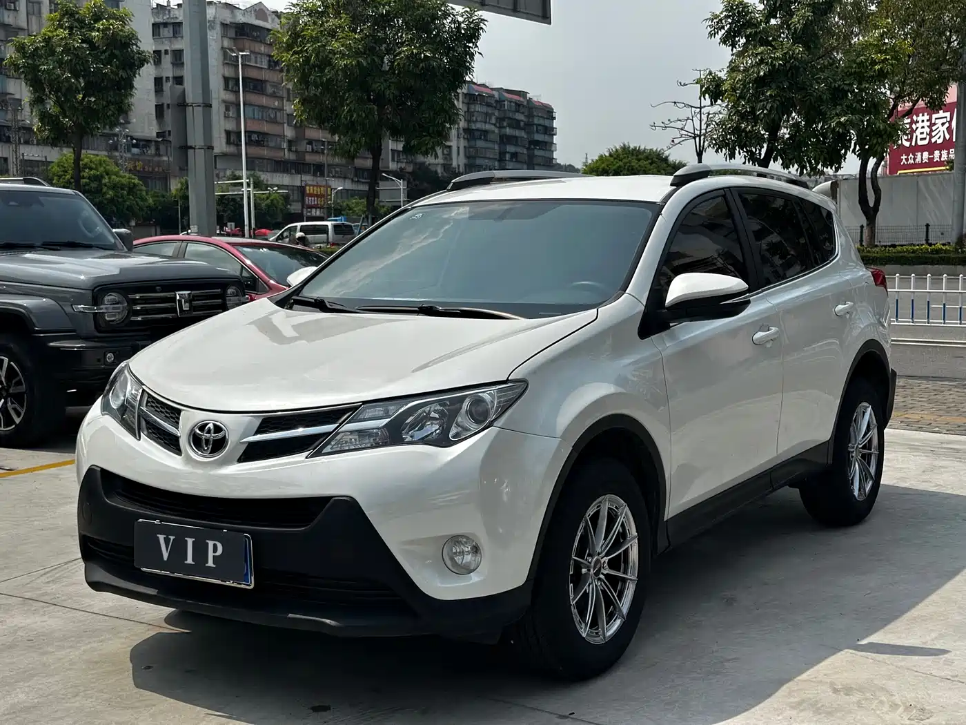Toyota RAV4 Rongfang 2015 2.0L CVT 2WD Urban Edition фото 3