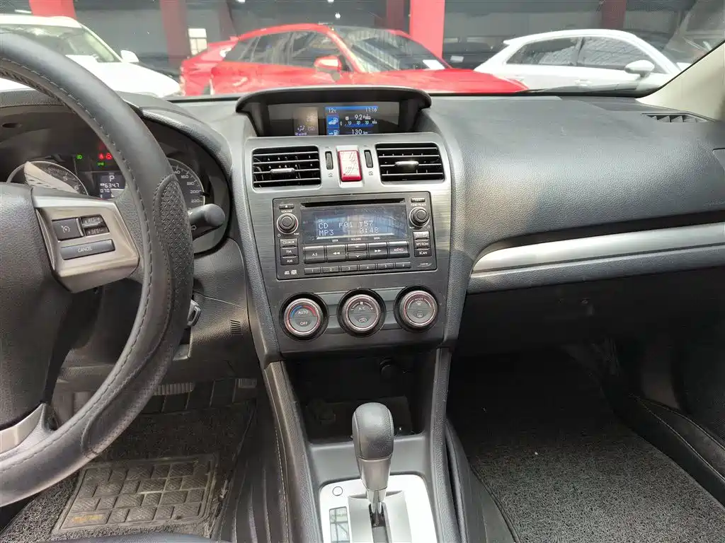 Subaru XV 2014 2.0i Elite фото 9