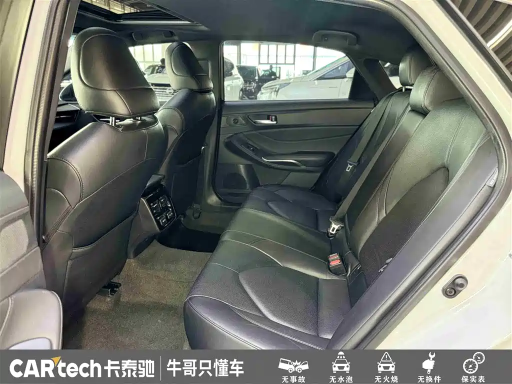 Toyota Avalon 2022 2.0L XLE Premium фото 24
