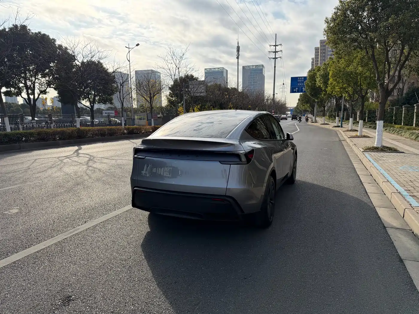 TESLA MODEL Y