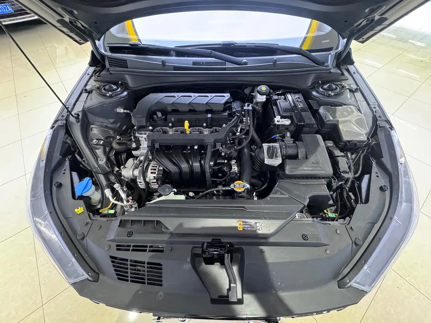 Hyundai Elantra 2022 1.5L CVT LUX Premium Edition фото 8
