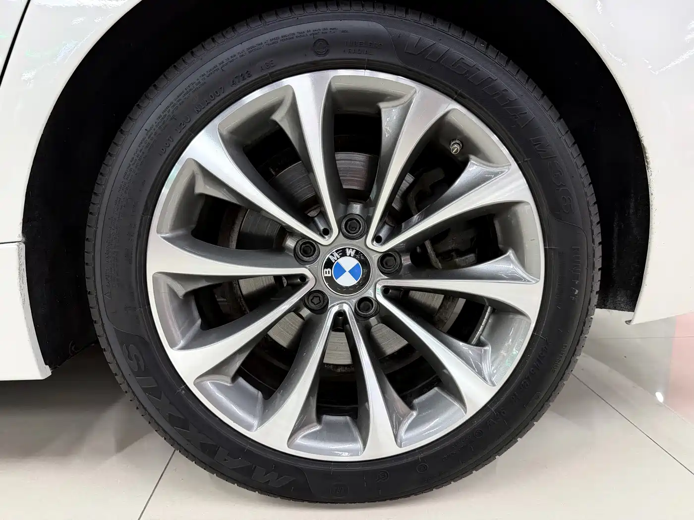 BMW 5 Series 2014 525Li Luxury Design Package фото 32