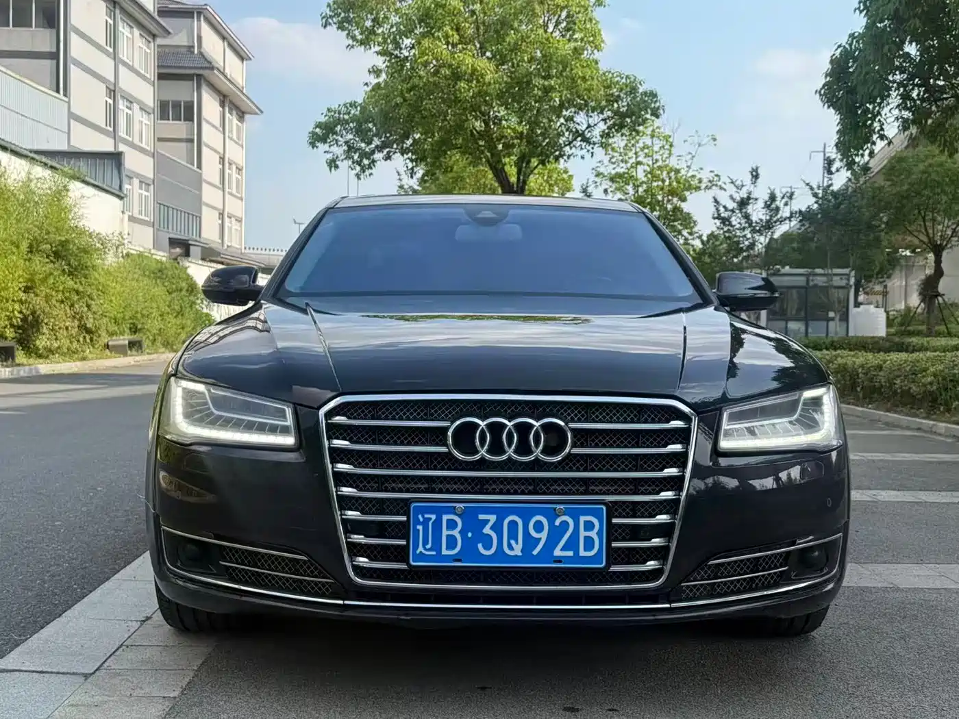 Audi A8 2012 A8L 6.3 FSI W12 quattro фото 2